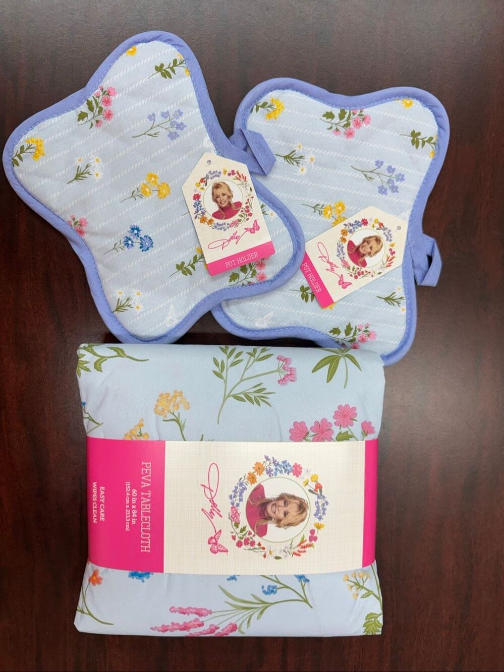 NWT Dolly Parton Pot Holders and Tablecloth Bundle